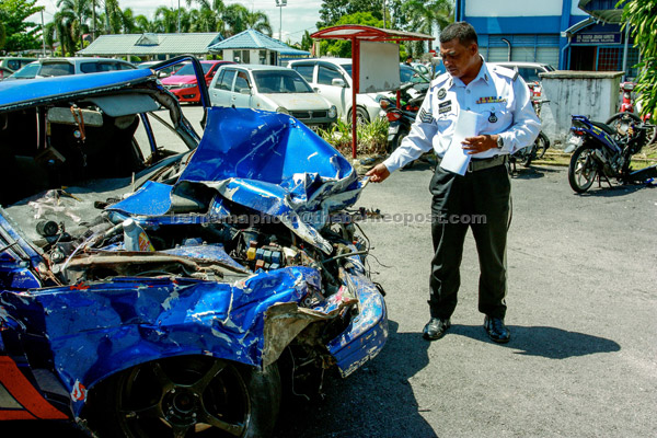 Empat maut selepas dua kereta bertembung di Tanah Merah ...