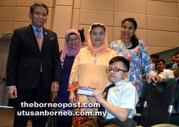 19 822 Pelajar Menerima Manfaat Program Pendidikan Yayasan Sarawak Utusan Borneo Online