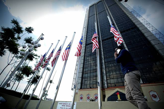 Jalur Gemilang dikibar separuh tiang di Sarawak | Utusan ...