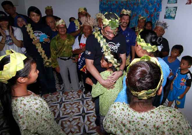 Potong gambar pemimpin daripada poster tidak wajar  Utusan Borneo 