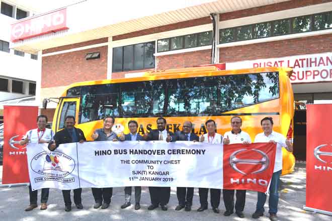 Hino sumbang bas sekolah kepada SJK (T) Kangar  Utusan Borneo Online