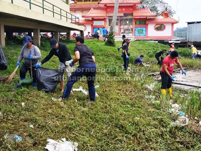 250 Sertai Gotong Royong Bersih Tebingan Sungai Tatau Utusan Borneo Online