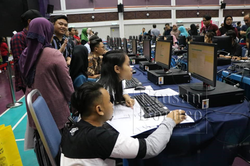 Diploma Ukur Bahan Komputer Sains Jadi Pilihan Pada Ekspo Selangkah Ke Uitm Samarahan Utusan Borneo Online