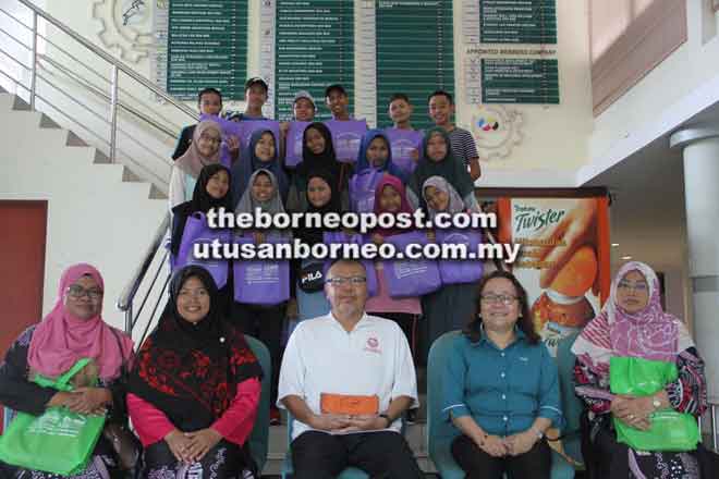 Rombongan SMK Balung, Tawau lawat PPKS/i-CATS  Utusan Borneo Online