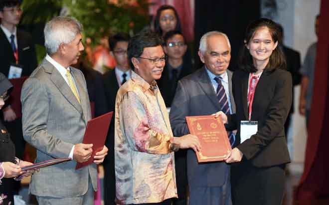 Kerajaan Negeri Komited Tarik Pelabur Perkukuh Yayasan Sabah Untuk Perkasa Sektor Pendidikan Utusan Borneo Online