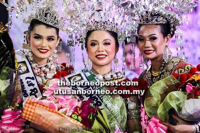  Kumang Gawai Dayak R&R Borneo Cultural 2019,                 Claudia (tengah), Jessica (kiri) dan Madline. 