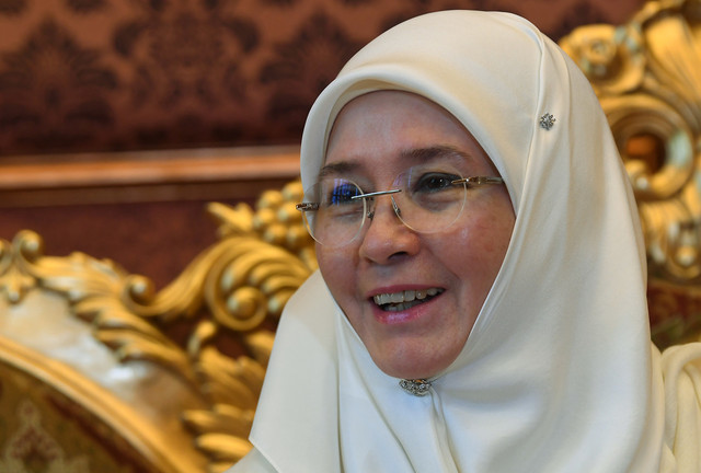 Tunku Azizah permaisuri bertakhta di hati rakyat  Utusan Borneo 