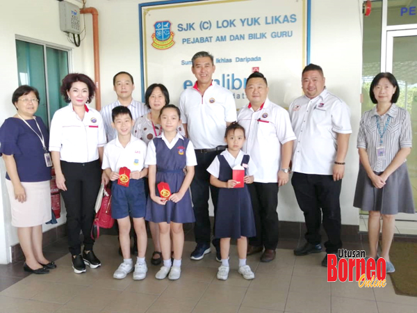 Kedutaan China Sampaikan Bantuan Pendidikan Kepada 10 Sekolah Utusan Borneo Online