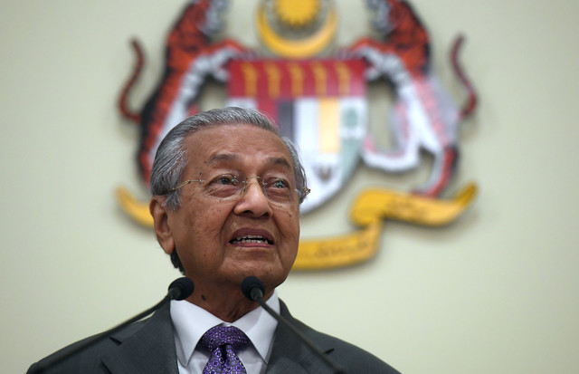  Kerja saya bukan pecat  orang  Dr Mahathir Utusan 