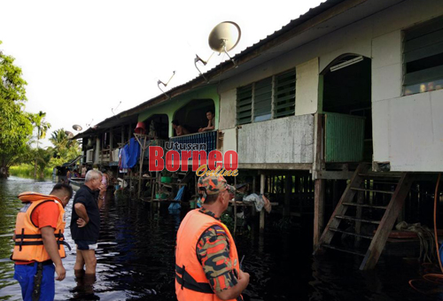 Kampung Tanjung Baru Maludam dilanda banjir setinggi empat ...
