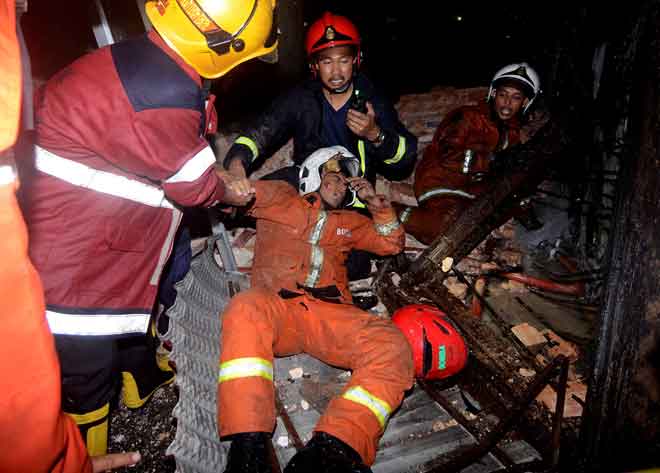 Elaun Dan Insurans Ditawarkan Kepada Pegawai Bomba Bantuan