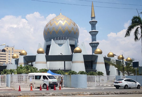Solat Zohor ganti solat Jumaat, suasana masjid lengang  Utusan 