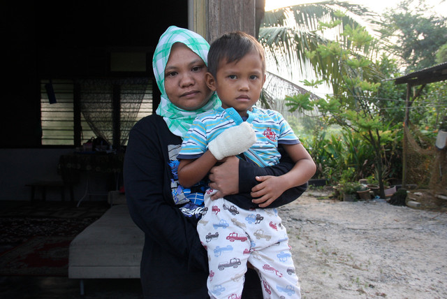 gambar infus tangan kanan Wanita rentung kebakaran di Taiping hamil lima bulan 