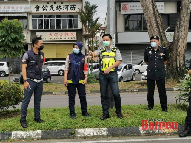 Polis Kuching Tambah Pasukan Pematuhan Sop Pantau Kawasan Perniagaan Dan Kediaman Utusan Borneo Online