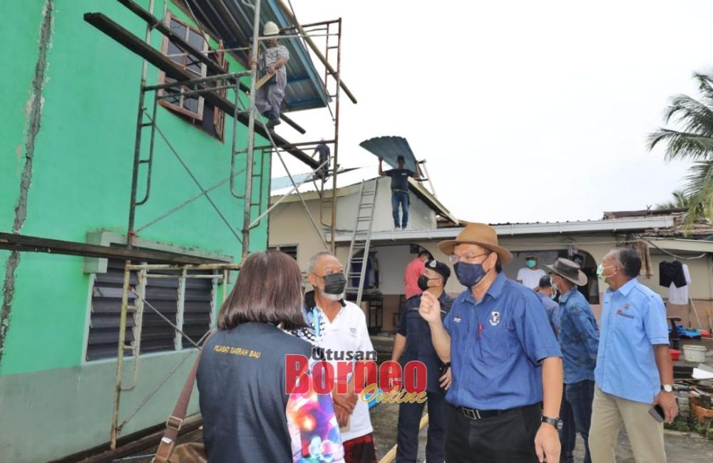 Kerja baik pulih 16 rumah mangsa ribut di Kampung Opar lancar | Utusan ...