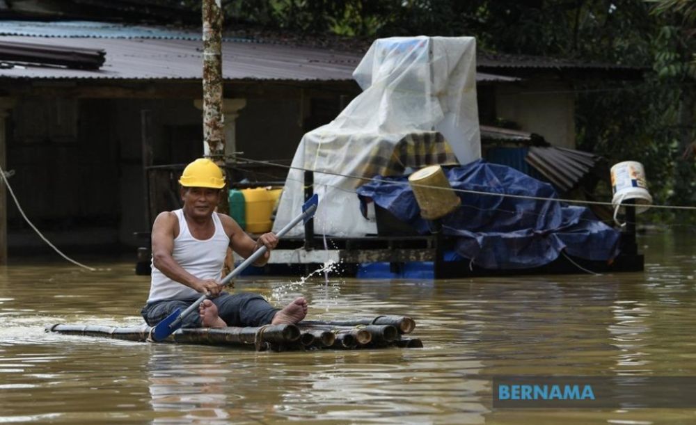 Banjir di Terengganu, Kelantan semakin buruk, penduduk dipindahkan