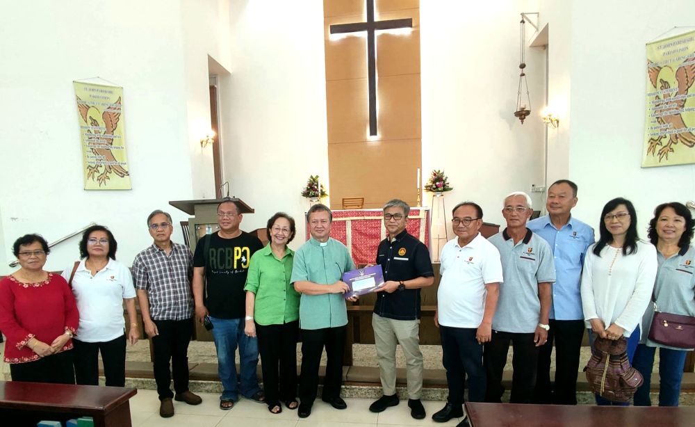 Gereja Anglikan St John Terima Sumbangan Sejumlah Rm70000 Daripada Unifor Utusan Borneo Online 6702