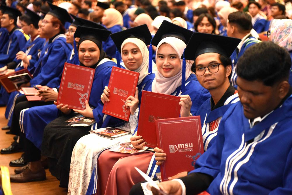 Graduan Msu College Terima Diploma Dan Sijil Utusan Borneo Online