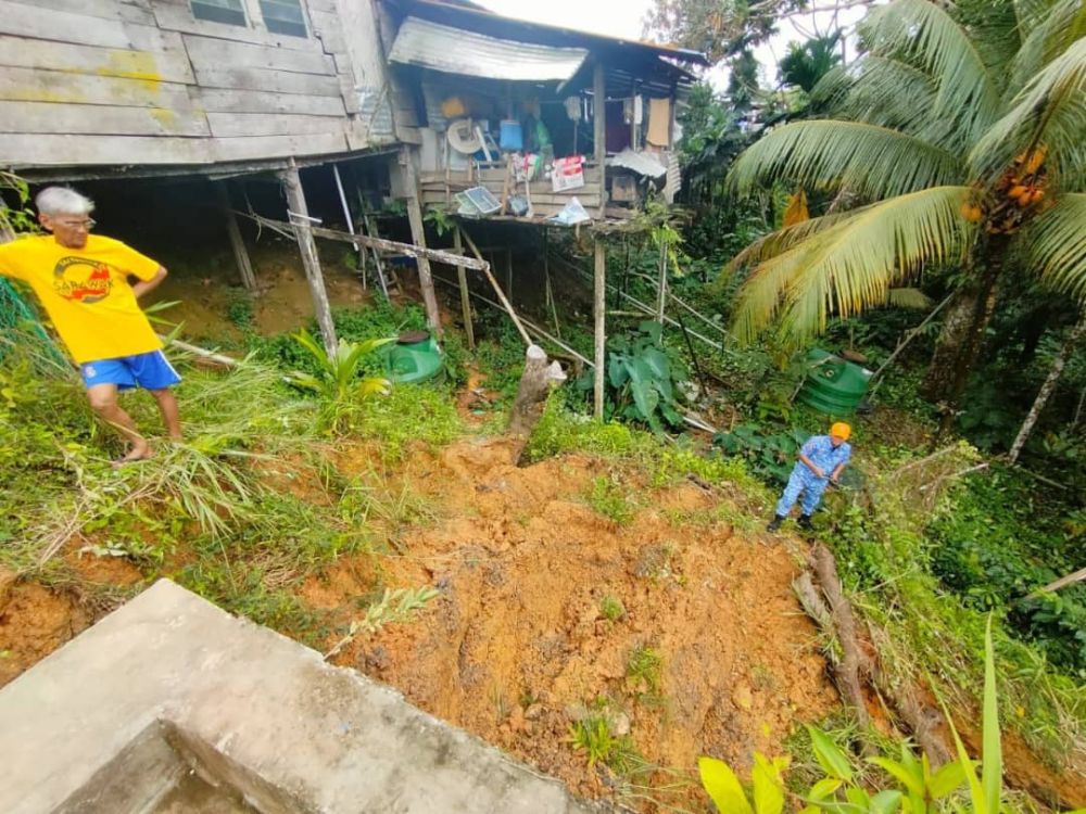 Penduduk Rumah Ubok diancam kejadian tanah runtuh Utusan Borneo