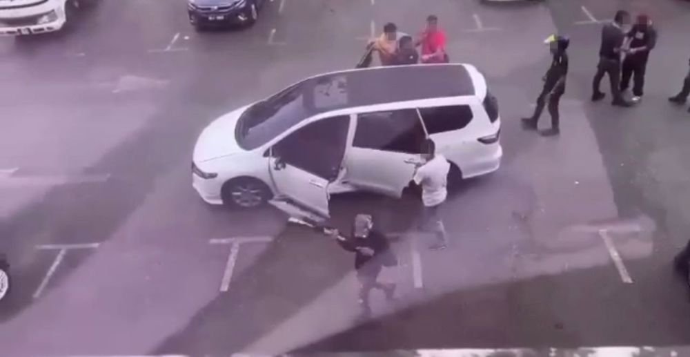 Video Tular: Polis Buru Individu Terlibat Pertengkaran Di Batu Kawa ...