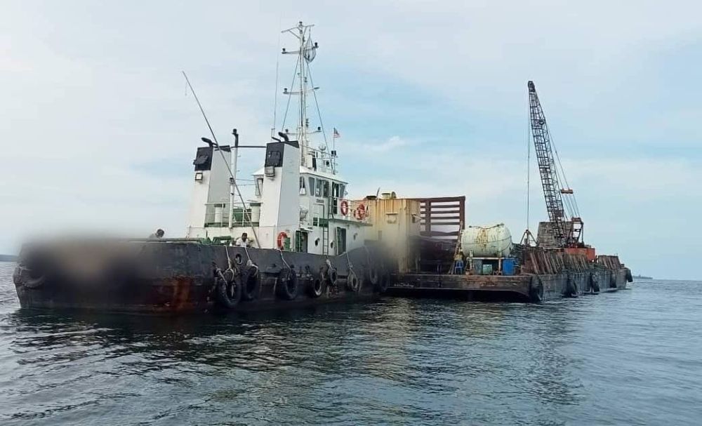 Maritim Malaysia Tahan Bot Tunda Tongkang Korek Pasir Secara Haram