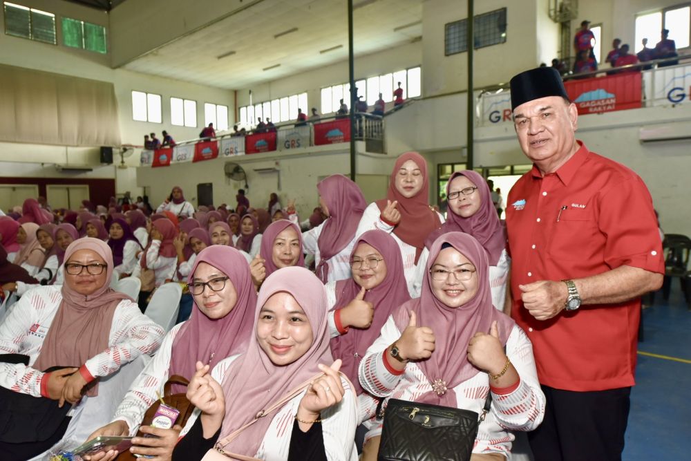  Gulam bergambar dengan sebahagian perwakilan yang menghadiri mesyuarat agung tahunan kedua itu.