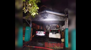 TERBAKAR: Keadaan rumah teres dua tingkat yang terbakar sebuah taman perumahan di Hungab di sini awal pagi tadi.