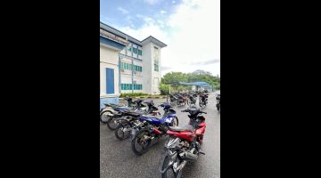 Motosikal-motosikal yang dirampas semasa Operasi Samseng Jalanan pada awal pagi Sabtu lalu atas pelbagai kesalahan.
